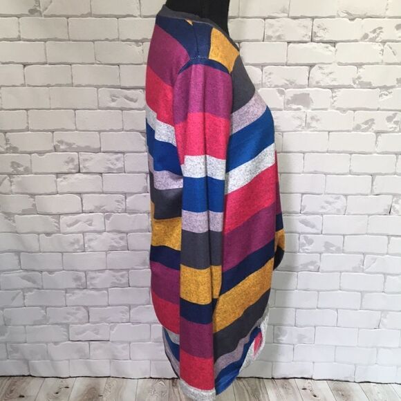 Crewneck Stripe Shirt w Knot Front, Medium - Picture 4 of 5